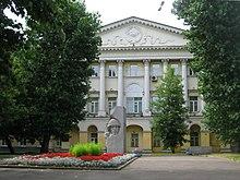 220px-Moscow_State_Linguistic_University_at_Ostozhenka_%282012%29_by_shakko_02